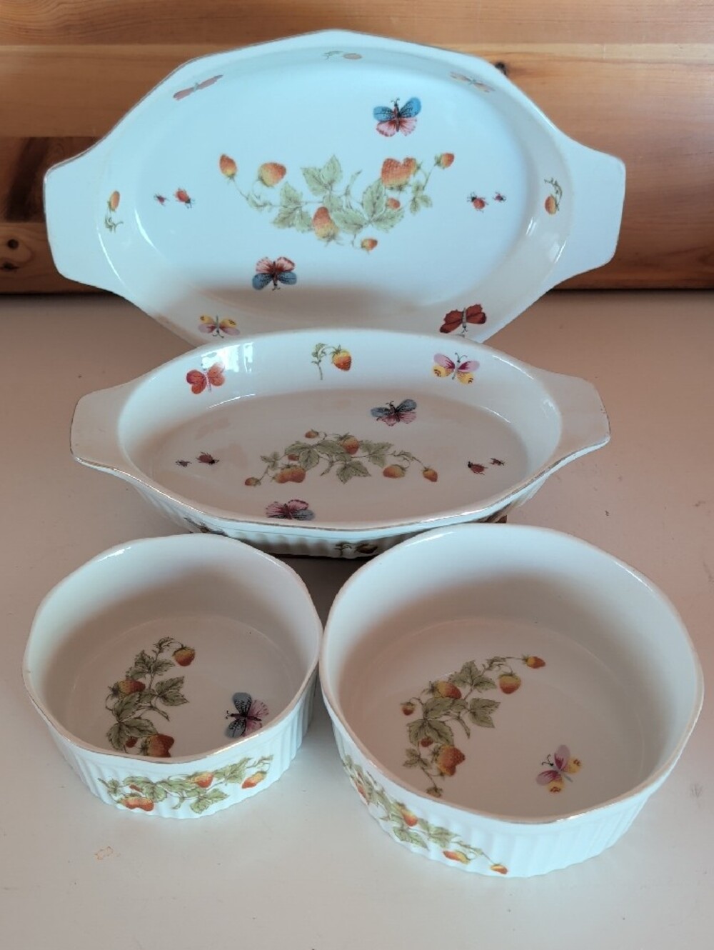 4 pcs.Oven To Table, White Ceramic Fruit & Butterfly. 7124-7122-6070-6970.